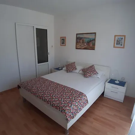 Apartment In With Terrace, Air Conditioning, Wi-fi 4440-2 *