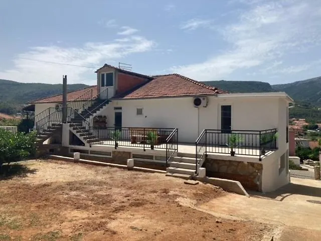 Daire In With Terrace, Air Conditioning, Wi-fi 4440-2 Jelsa (Hvar)